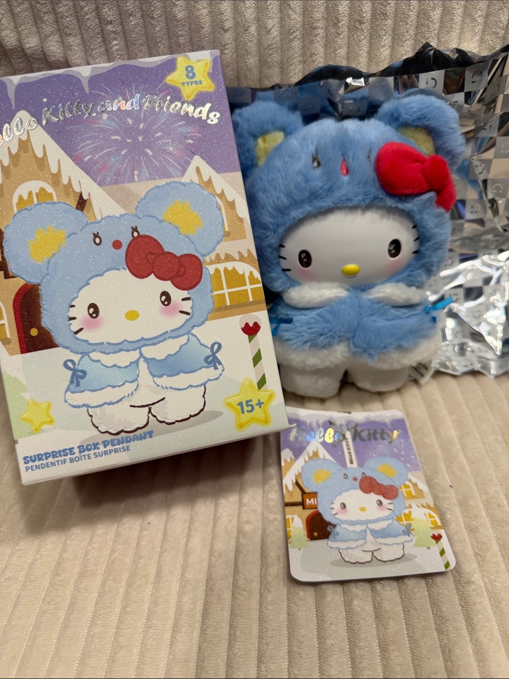 HELLO KITTY- Hello Kitty and Friends Little Cape Vinyl Plush. New. Verified.